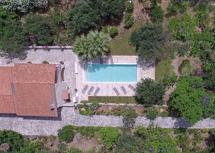 Ionian Garden - Pietra Бенитсес